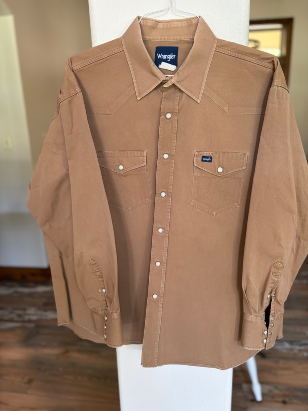 Wrangler Dark Khaki workshirt with pearl snaps on front, cuffs and pockets